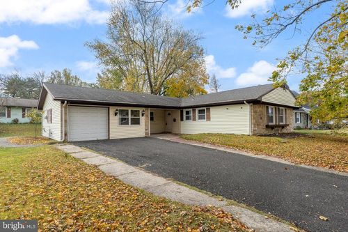 142 Harrington Cir, Willingboro, NJ, 08046-1835 | Card Image