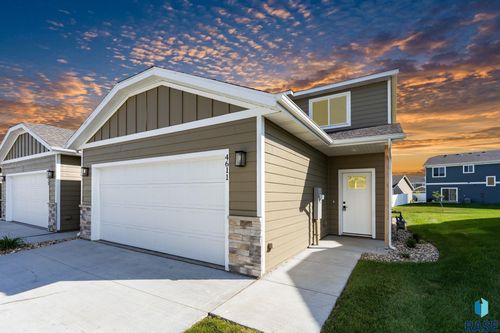 4611 E Whisper Ridge Pl Place, Sioux Falls, SD, 57108 | Card Image