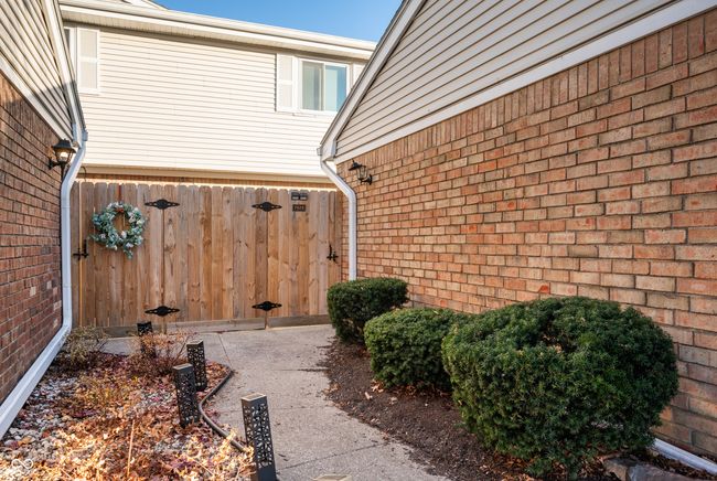 7622 Vintage Ct, Condo with 3 bedrooms, 3 bathrooms and null parking in Lawrence IN | Image 24