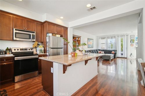 2997 E Pacific Coast Hwy, Signal Hill, CA, 90755-1600 | Card Image