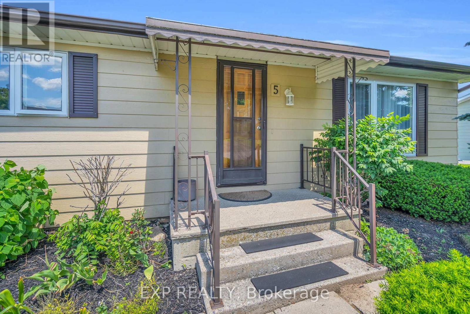 Residential in Georgina (Sutton & Jackson's Point) 2