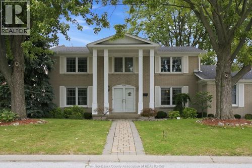 3590 Huntington Ave, Windsor, ON, N9E3M8 | Card Image