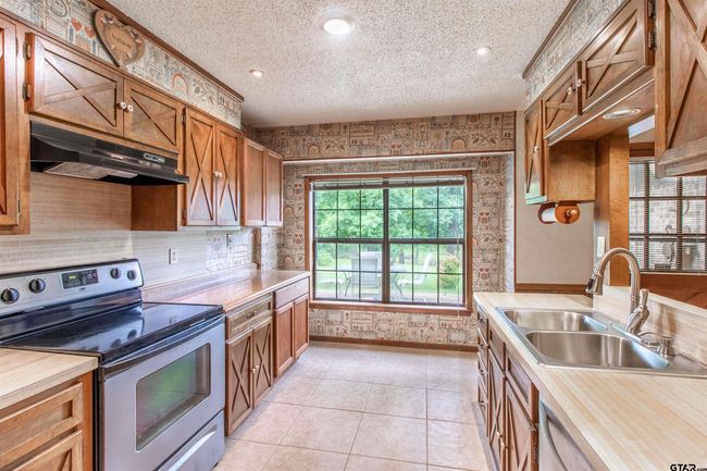 13402 County Road 1131, House other with 3 bedrooms, 2 bathrooms and null parking in Flint TX | Image 13