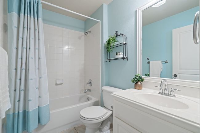 The second bathroom upstairs. | Image 34