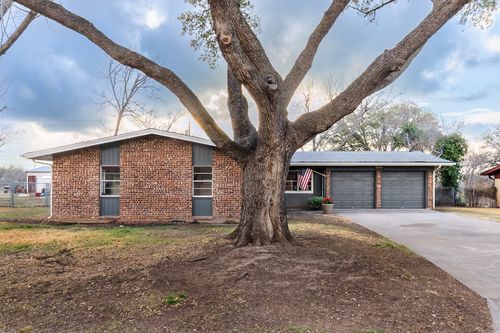 2016 S China St, Brady, TX, 76825-7312 | Card Image