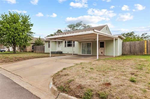 419 N Kansas St, Weatherford, OK, 73096-5425 | Card Image