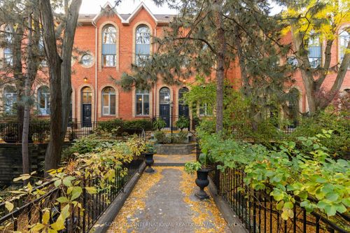 {{alt}} | Card Image