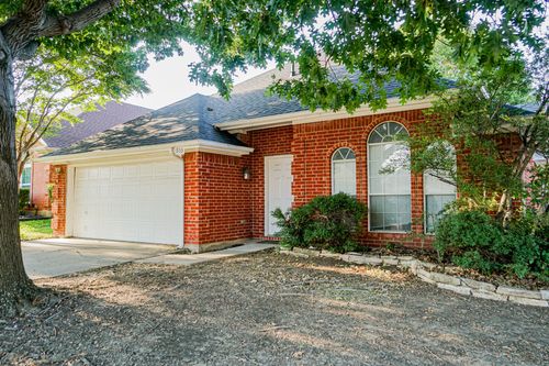 933 Blossomwood Ct, Arlington, TX, 76017-6134 | Card Image