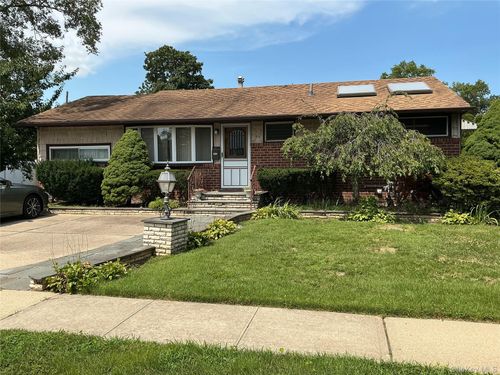 55 Surrey Ln, Plainview, NY, 11803-5121 | Card Image