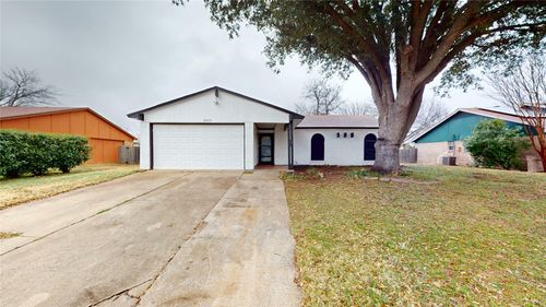 3233 Chancellorsville Dr, Forest Hill, TX, 76140-2513 | Card Image