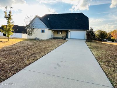 1911 N Cattails Drive, House other with 2 bedrooms, 2 bathrooms and null parking in Joplin MO | Image 3