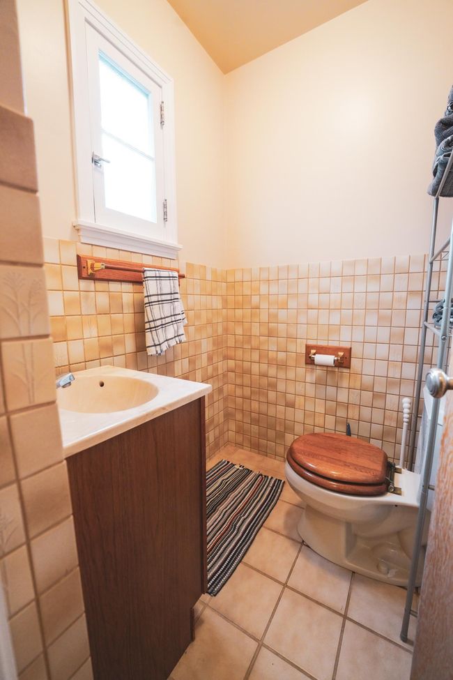 Main Floor Bath | Image 16