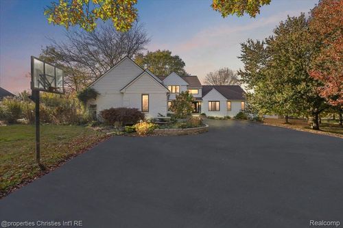 8793 Webster Hills Rd, Dexter, MI, 48130-9683 | Card Image