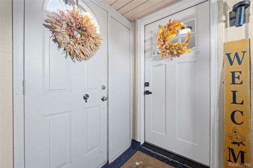 8309 Colony Dr, Grosse Ile, MI, 48138-1796 | Card Image