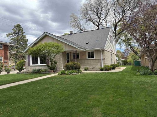2250 N 103rd Street, Wauwatosa, WI, 53226 | Card Image