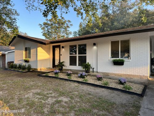 2321 Arbor Dr, Biloxi, MS, 39531-3907 | Card Image