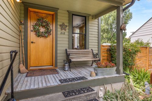 218 W Dayton Ave, Dayton, WA, 99328-1025 | Card Image