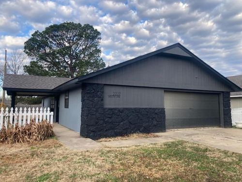 2227 Willow Ln, Miami, OK, 74354-1436 | Card Image