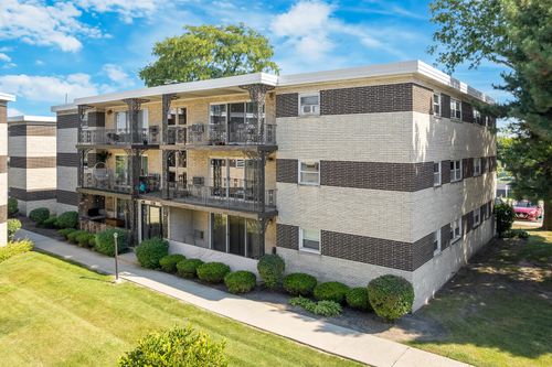 apt-4-301 E Plainfield Rd, La Grange, IL, 60525-6917 | Card Image