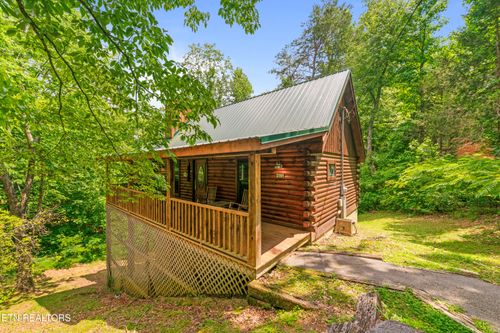 2389 Misty Ln, Sevierville, TN, 37876-7422 | Card Image