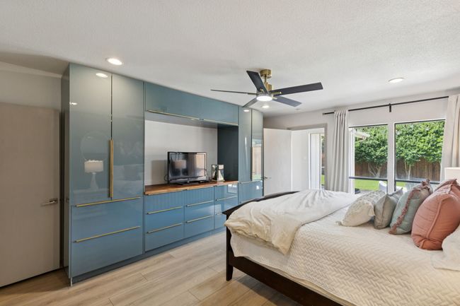 Entertainment center can convey | Image 14