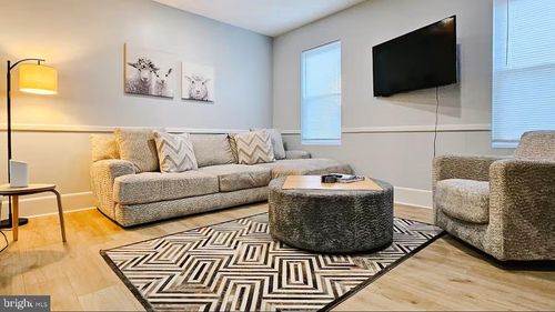 1217 N King St, WILMINGTON, DE, 19801-3217 | Card Image