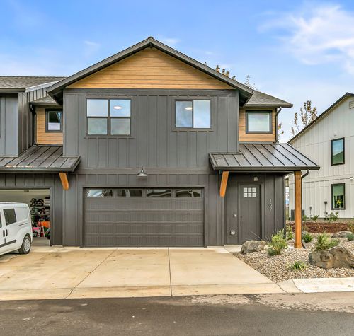 107 Golf View Dr, Eagle Point, OR, 97524-6676 | Card Image