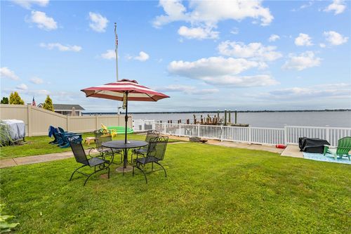 75 Charlotte Dr, East Greenwich, RI, 02818-4804 | Card Image