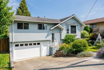 9328 213 St, House other with 3 bedrooms, 2 bathrooms and 3 parking in Langley BC | Image 1