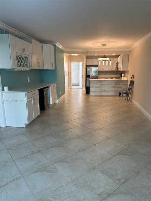 205-2731 Ne 14th Street Cswy, Pompano Beach, FL, 33062-3506 | Card Image