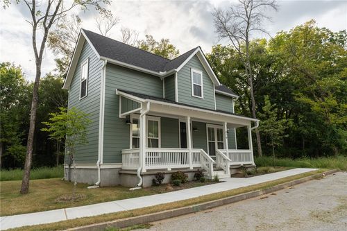 879 S Waxflower Ave, Fayetteville, AR, 72701-5626 | Card Image