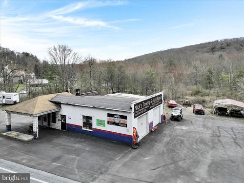 240 Market St, Cumbola, PA, 17930-2300 | Card Image