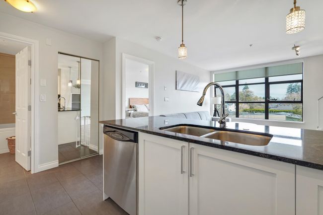 406 - 306 Sixth St, Condo with 1 bedrooms, 1 bathrooms and 1 parking in New Westminster BC | Image 7