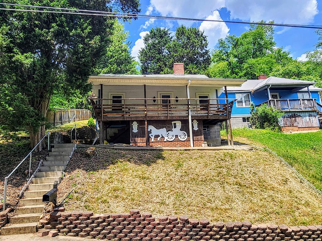 Suncrest Ave, Wheeling, WV 26003
