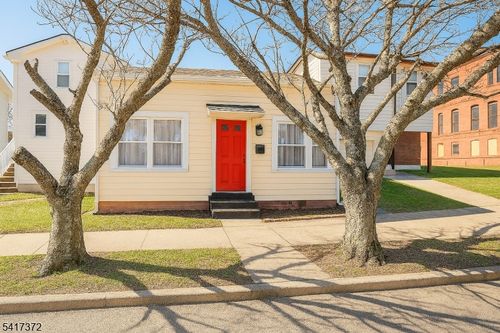 31 Kossuth St, Haledon, NJ, 07508-1511 | Card Image