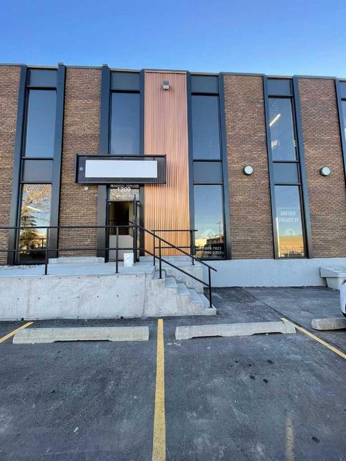 11-1209 38 Ave Ne, Calgary, AB, T2E6M2 | Card Image