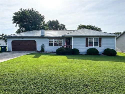 106 S Elm St, Blue Eye, MO, 65611-8208 | Card Image
