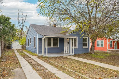 411 W Water St, Kerrville, TX, 78028-4243 | Card Image