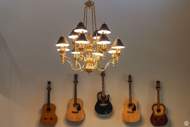 Detailed view of a chandelier | Image 25