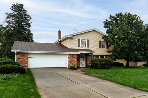738 6th Ave, Grafton, WI, 53024-1414 | Card Image