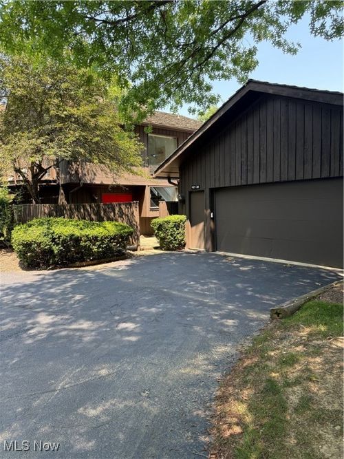 407 Meadowview Dr, Aurora, OH, 44202 | Card Image