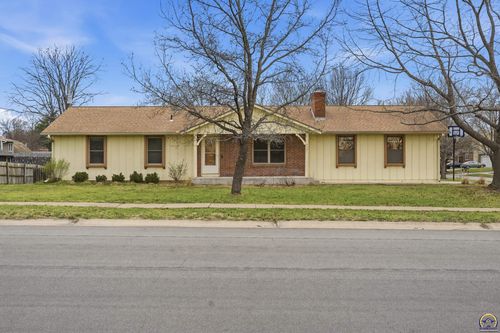 2601 Sw Kingsrow Rd, Topeka, KS, 66614 | Card Image