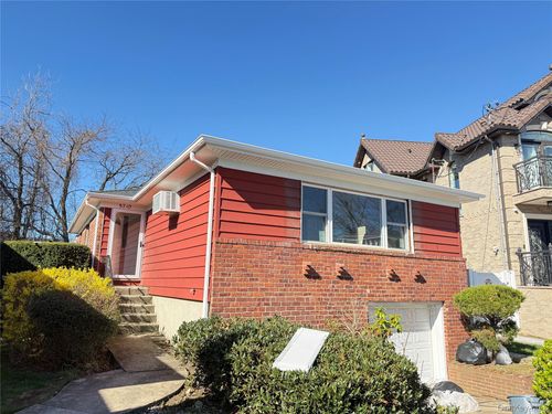 57-10 246th Pl, Little Neck, NY, 11362-2047 | Card Image