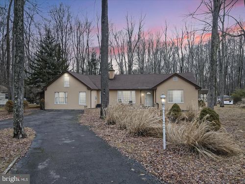 427 Stillwater Dr, Pocono Summit, PA, 18346-7744 | Card Image