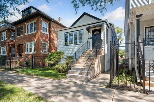 8613 S Colfax Ave, CHICAGO, IL, 60617-2432 | Card Image