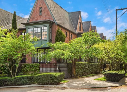 101-101 W Comstock St, Seattle, WA, 98119-3552 | Card Image