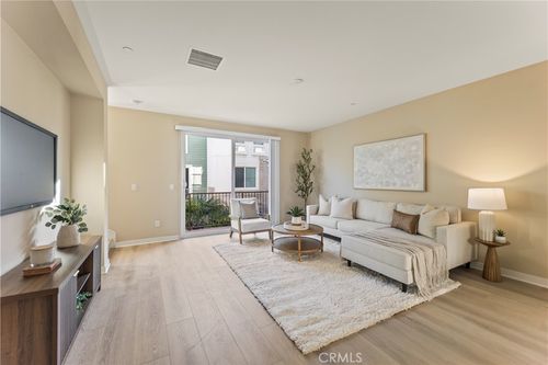 7047 Oregon St, Buena Park, CA, 90621-3624 | Card Image