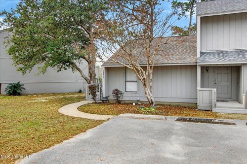 223 Highpoint Dr, Diamondhead, MS, 39525-3712 | Card Image