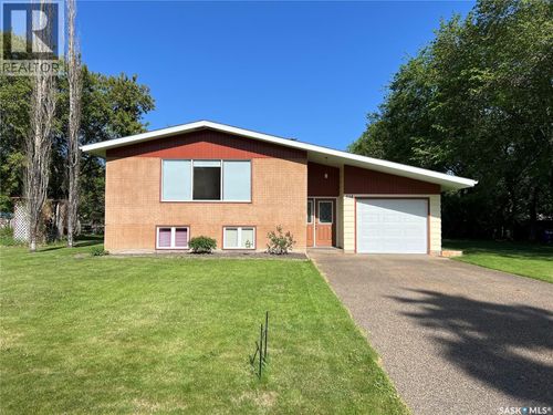 514 2nd St E, Meadow Lake, SK, S9X1G6 | Card Image