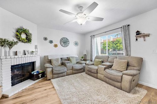 246 Espanas Gln, Escondido, CA, 92026-2927 | Card Image